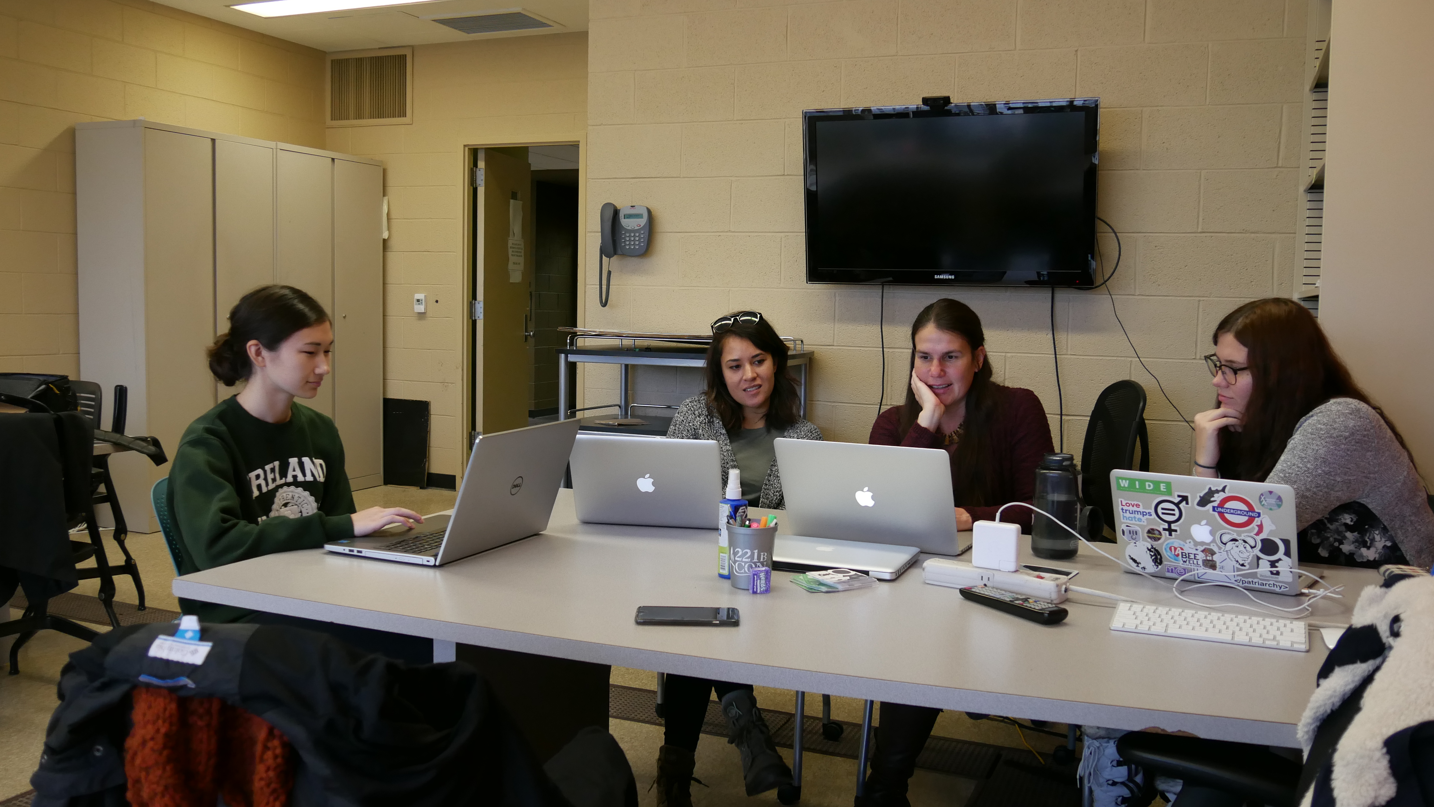 The 2017 agnès films team at work. Pictured from left to right: Samantha Fegan, Jessica Kukla, Alexandra Hidalgo, and Hannah Countryman. Photo by Valeria Obando.